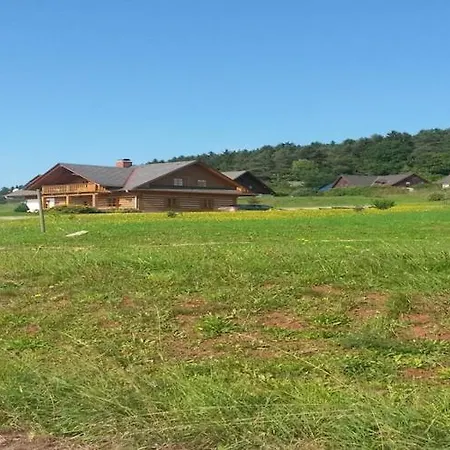Peaceful Mountain Stay, Cleaning Included بيت للعطل
